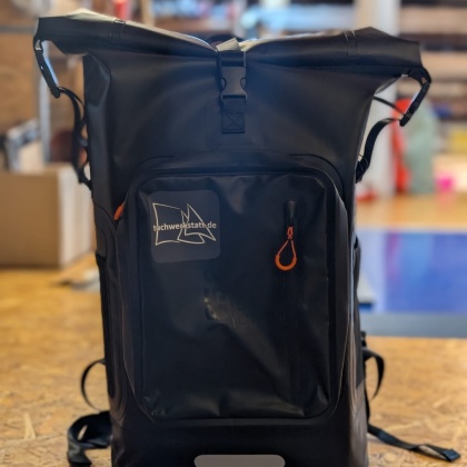 Strapazierfähiger und wasserdichter 30 Liter Rucksack für Outdoor-Aktivitäten.